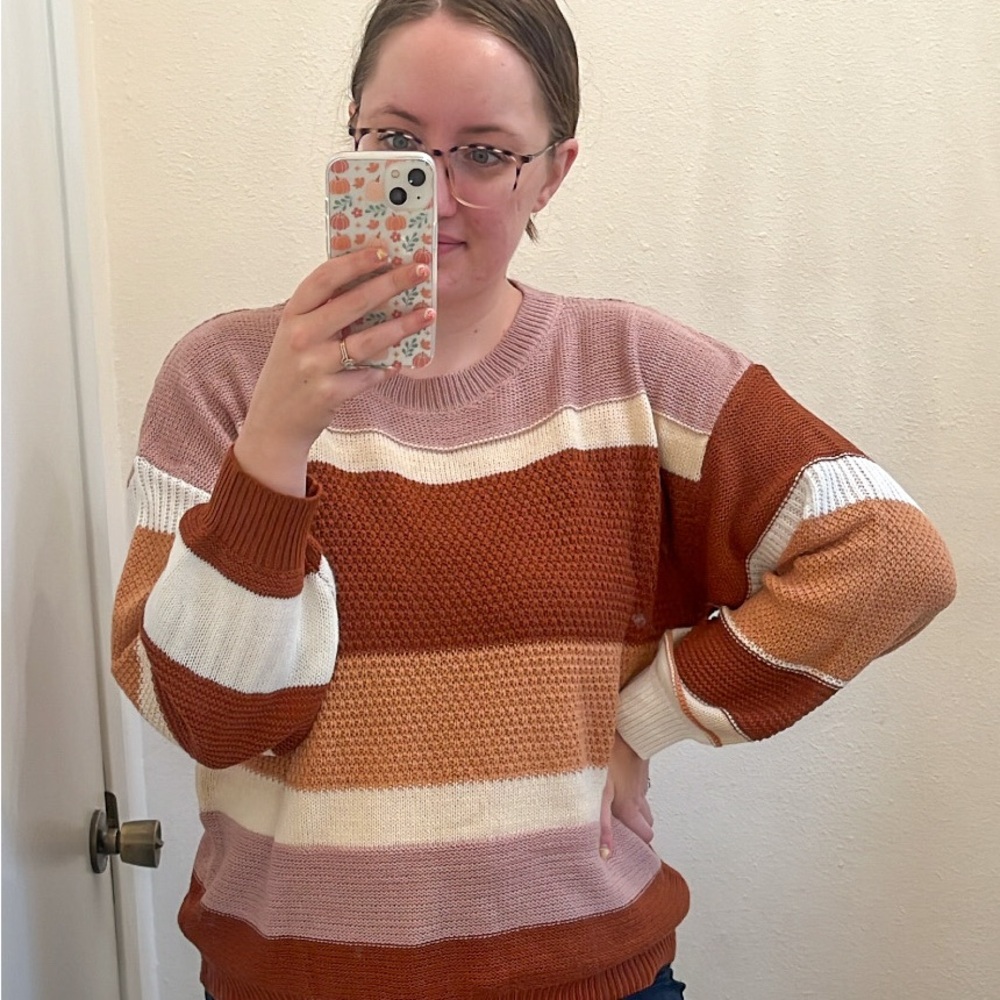 We’re LIVE!! 🥳 Your Posher, Caroline is Live!